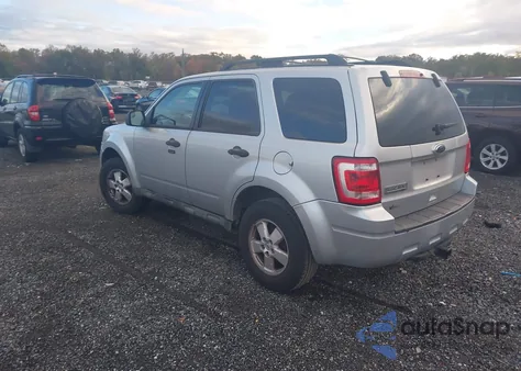 2010 Ford Escape Xlt z USA, uszkodzony, nr VIN 1FMCU0D79AKA78657